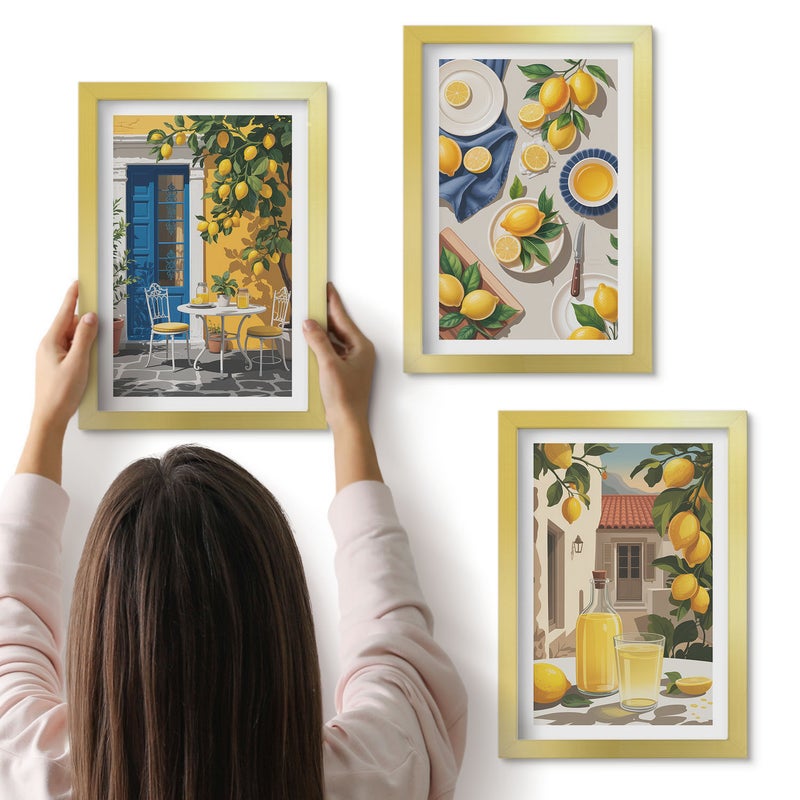 Galeria ścienna 3-częściowy komplet obrazów w złotych ramach - Cytrynowy ogród z cytrynami i napojami na stole - ArtPrintCave