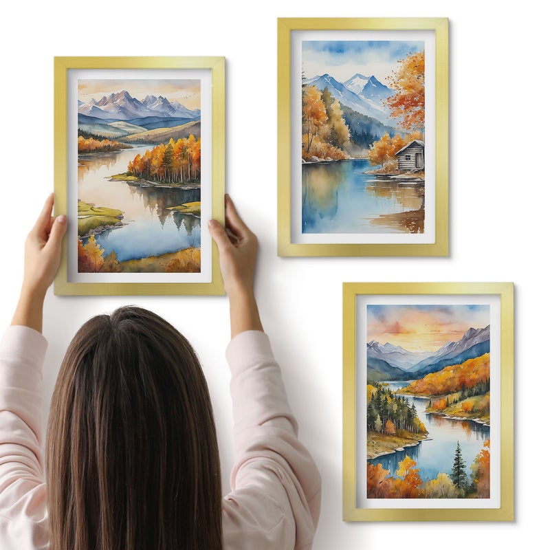 Galeria ścienna 3-częściowy komplet obrazów w złotych ramach - Jesienne krajobrazy górskie z rzeką i domkiem nad wodą - ArtPrintCave