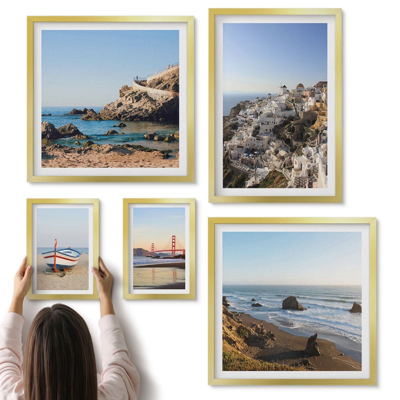 Galeria ścienna 5-częściowy komplet obrazów w złotych ramach - Widoki na malownicze plaże i urokliwe miasteczka - ArtPrintCave