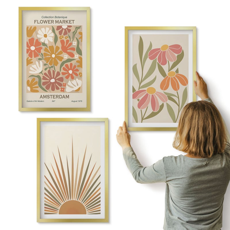 Galeria ścienna 3-częściowy komplet obrazów w złotych ramach - Kwiaty w pastelowych kolorach z promieniami słońca - ArtPrintCave