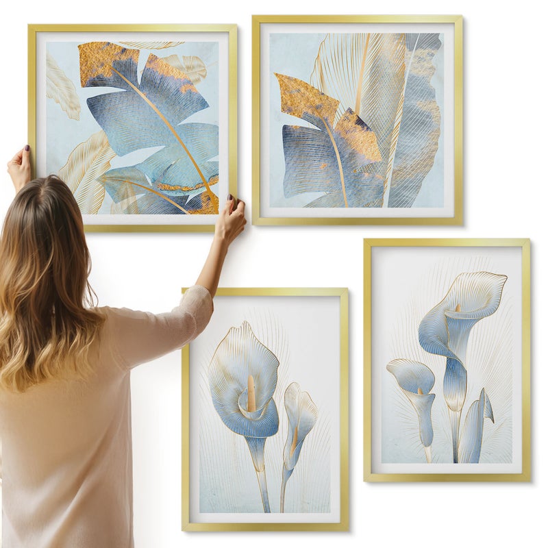 Galeria ścienna 4-częściowy komplet obrazów w złotych ramach - Delikatne błękitne kwiaty i liście na jasnym tle - ArtPrintCave