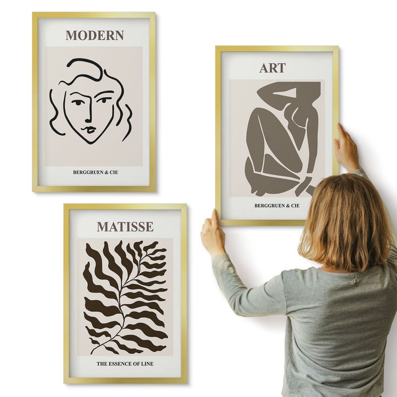 Galeria ścienna 3-częściowy komplet obrazów w złotych ramach - Stylowe grafiki z liniami i postaciami w neutralnych kolorach - ArtPrintCave