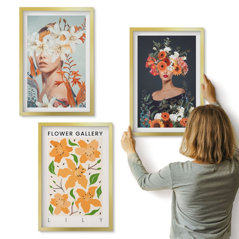 Galeria ścienna 3-częściowy komplet obrazów w złotych ramach - Kwiatowe portrety z kolorowymi bukietami i liśćmi - ArtPrintCave