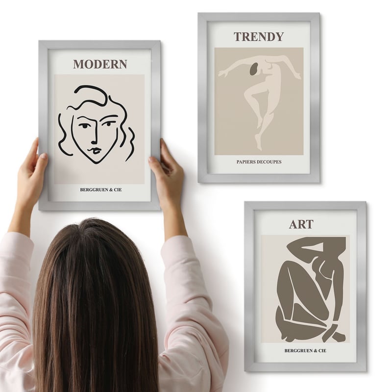 Galeria ścienna 3-częściowy komplet obrazów w srebrnych ramach - Abstrakcyjne portrety w stonowanych kolorach - ArtPrintCave