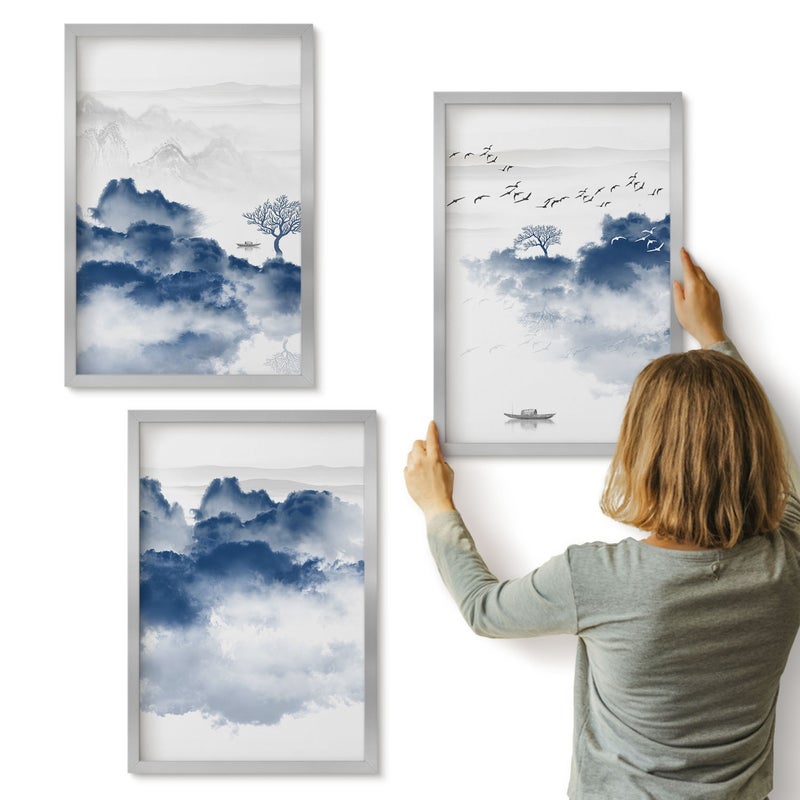 Galeria ścienna 3-częściowy komplet obrazów w srebrnych ramach - Góry chmur z drzewami i ptakami w tle - ArtPrintCave