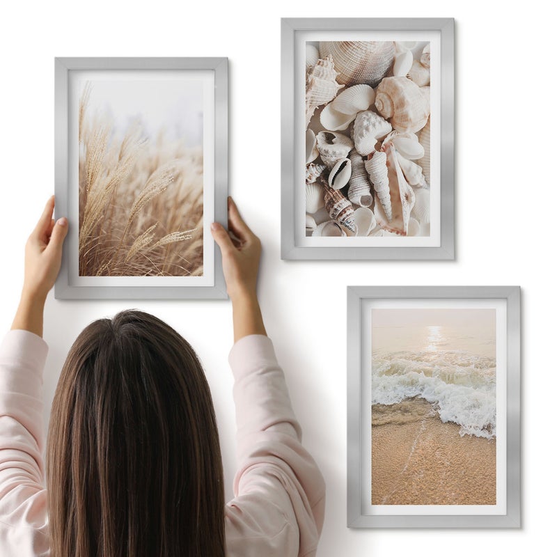 Galeria ścienna 3-częściowy komplet obrazów w srebrnych ramach - Motywy plażowe z muszlami i falami morskimi - ArtPrintCave