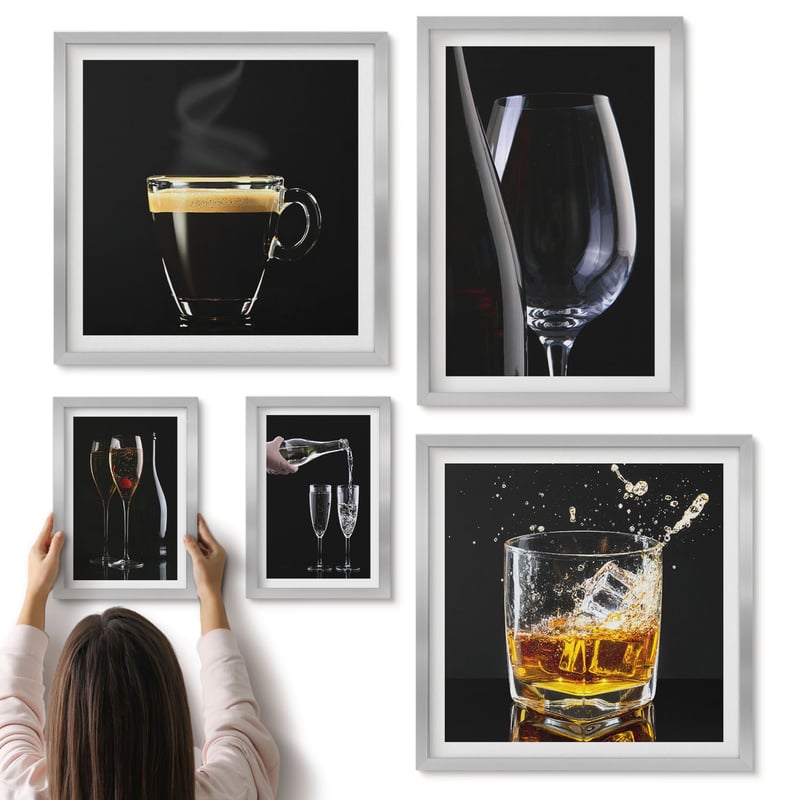 Galeria ścienna 5-częściowy komplet obrazów w srebrnych ramach - Koktajle i napoje w eleganckim stylu barowym - ArtPrintCave