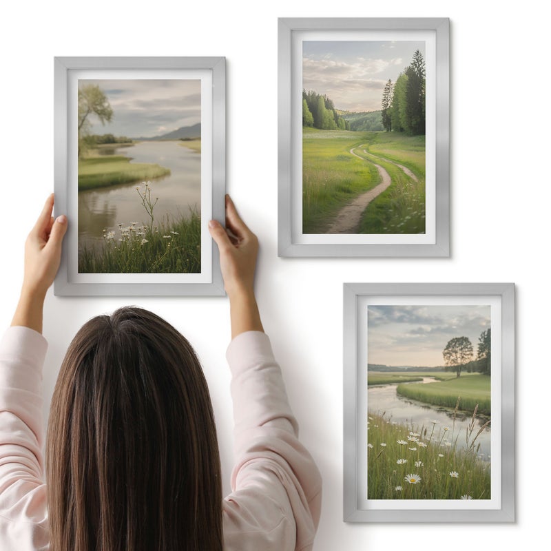 Galeria ścienna 3-częściowy komplet obrazów w srebrnych ramach - Spokojne krajobrazy lata z rzeką i łąką kwiatów - ArtPrintCave