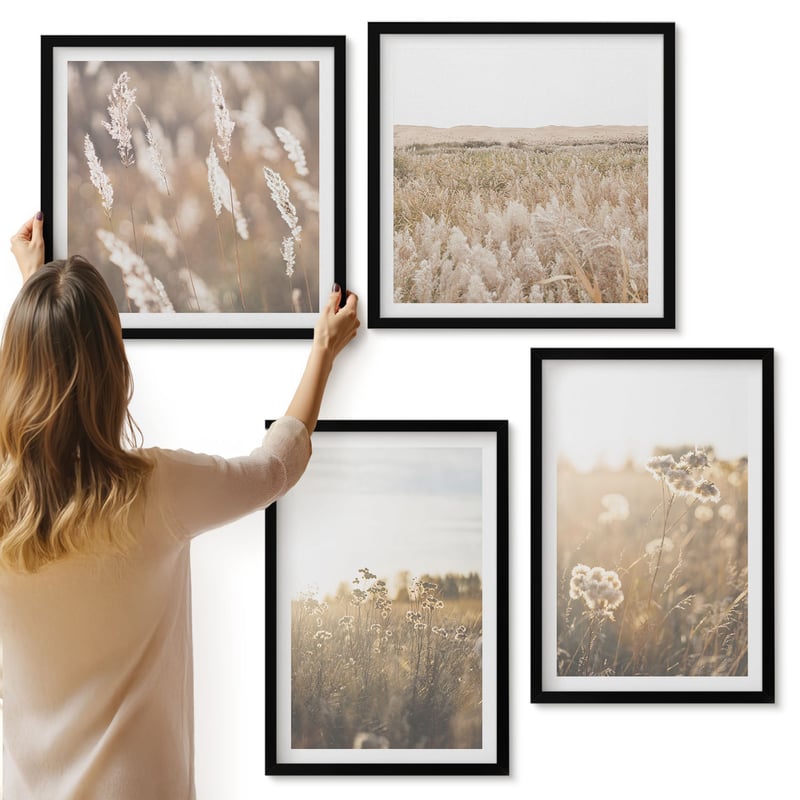 Galeria ścienna 4-częściowy komplet obrazów w czarnych ramach - Krajobraz z trawami i kwiatami w ciepłych odcieniach - ArtPrintCave