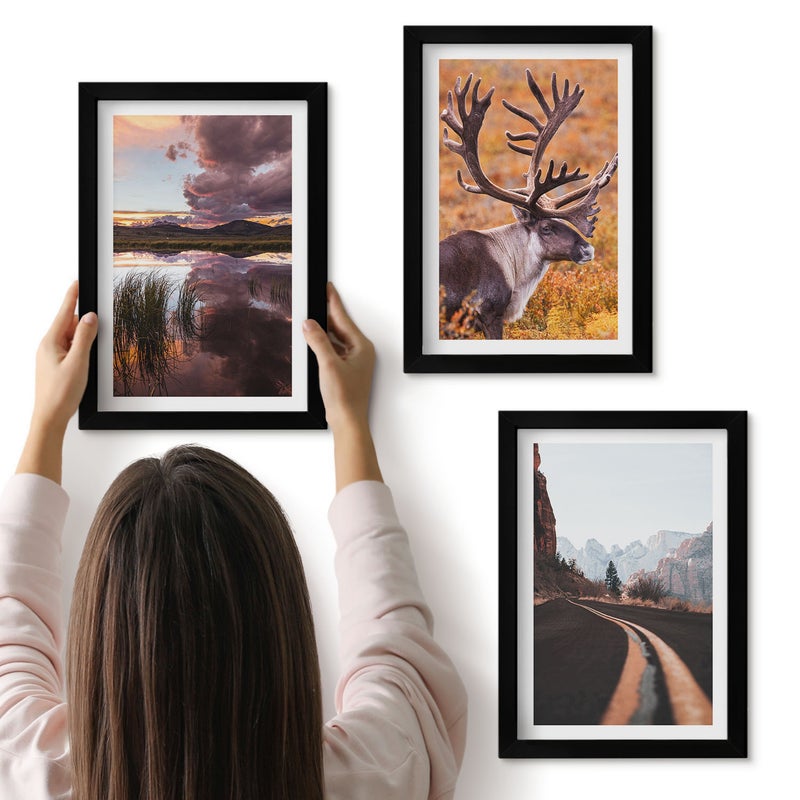 Galeria ścienna 3-częściowy komplet obrazów w czarnych ramach - Pejzaże górskie z reniferem i drogą w naturze - ArtPrintCave