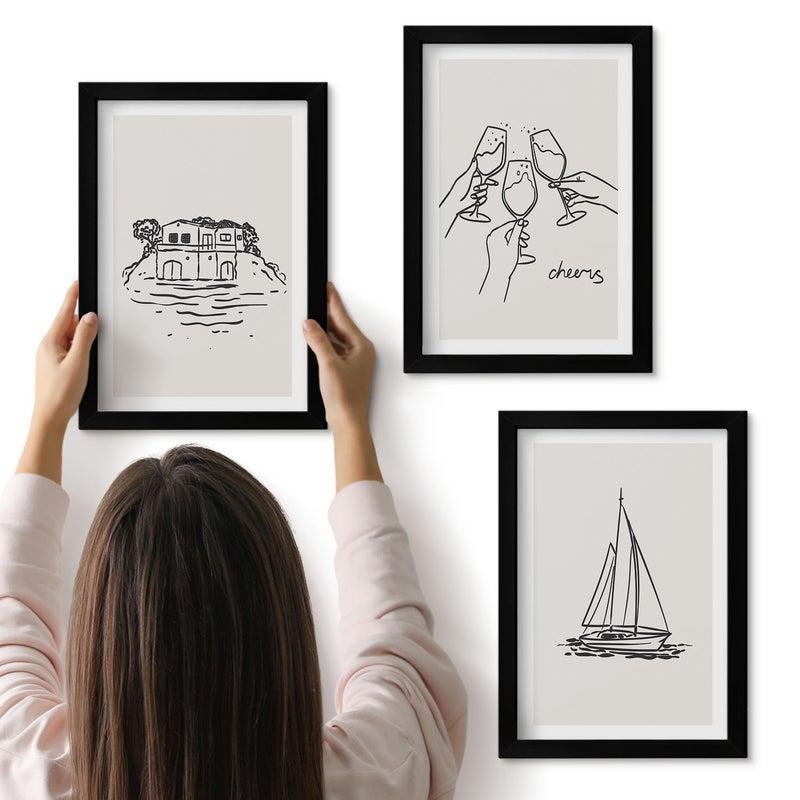 Galeria ścienna 3-częściowy komplet obrazów w czarnych ramach - Widoki na dom nad wodą toast z kieliszkami żaglówka - ArtPrintCave