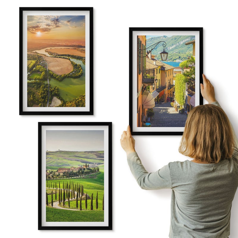 Galeria ścienna 3-częściowy komplet obrazów w czarnych ramach - Włoskie krajobrazy z rzeką wzgórzami i miejską uliczką - ArtPrintCave