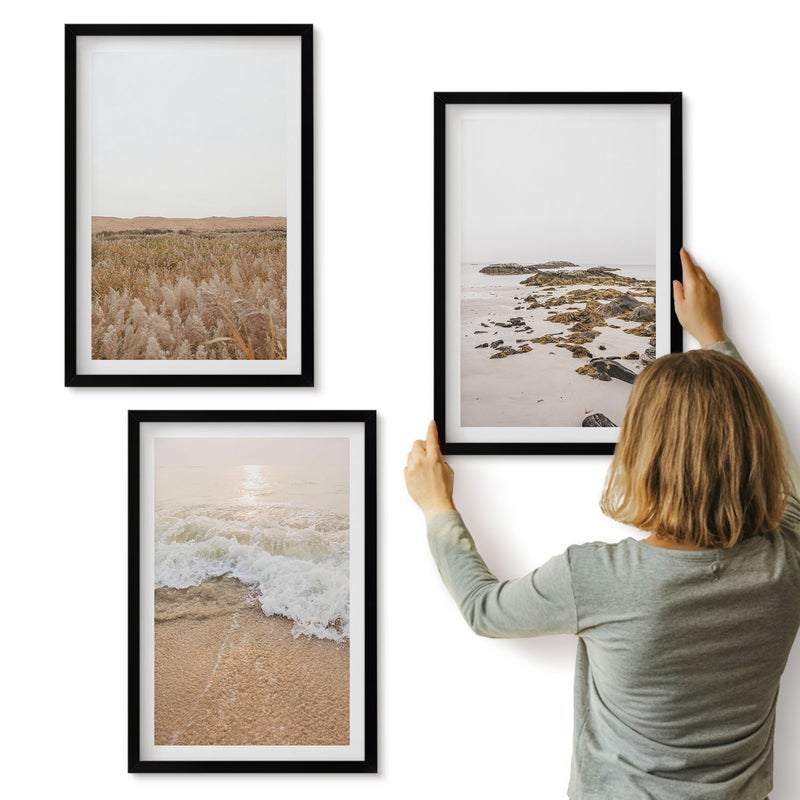 Galeria ścienna 3-częściowy komplet obrazów w czarnych ramach - Plaża z falami i kamieniami nadmorskimi lato - ArtPrintCave