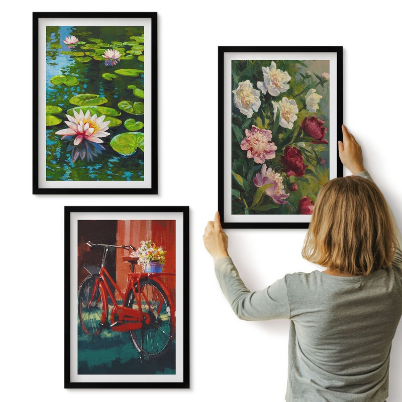 Galeria ścienna 3-częściowy komplet obrazów w czarnych ramach - Lilie na wodzie rower w ogrodzie kolorowe kwiaty - ArtPrintCave