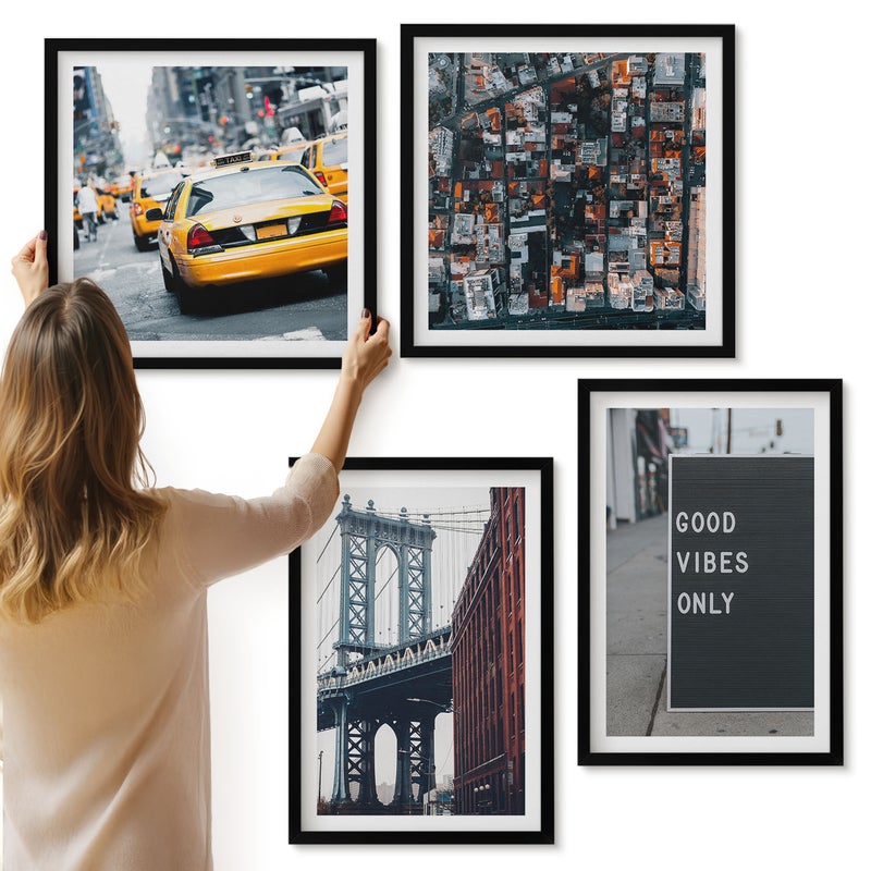 Galeria ścienna 4-częściowy komplet obrazów w czarnych ramach - Most w mieście napisy na ulicy widok z lotu ptaka - ArtPrintCave