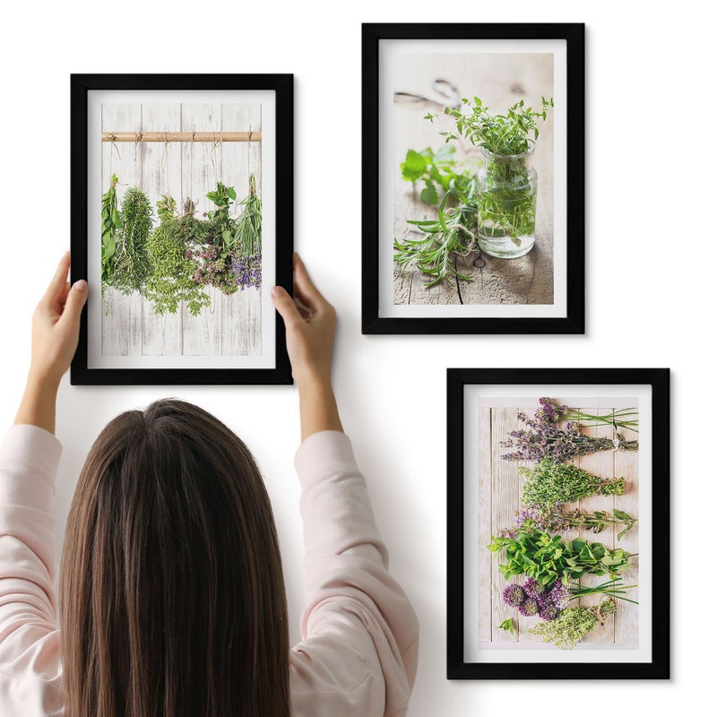 Galeria ścienna 3-częściowy komplet obrazów w czarnych ramach - Suszące się zioła i rośliny do kuchni - ArtPrintCave