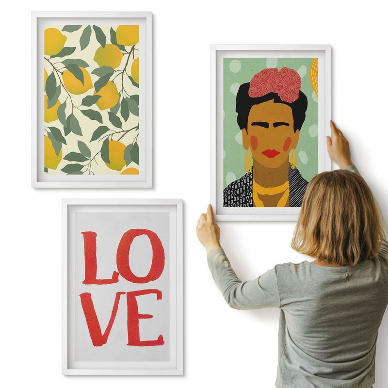 Galeria ścienna 3-częściowy komplet obrazów w białych ramach - Cytryny napis LOVE malowany portret Fridy Kahlo - ArtPrintCave