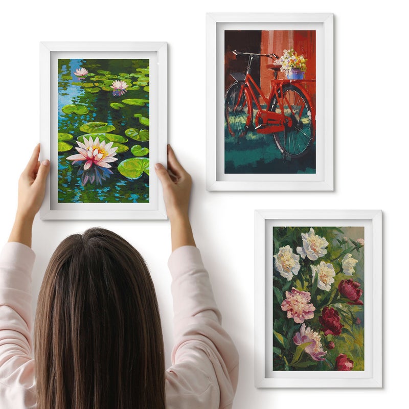 Galeria ścienna 3-częściowy komplet obrazów w białych ramach - Lilie na wodzie rower w ogrodzie kolorowe kwiaty - ArtPrintCave