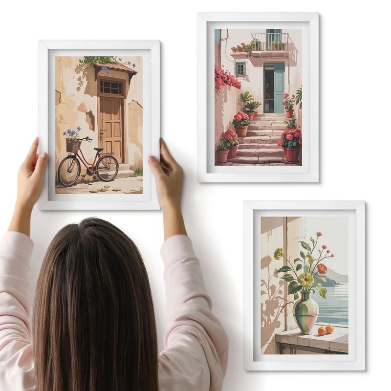 Galeria ścienna 3-częściowy komplet obrazów w białych ramach - Malowane uliczki z kwiatami i rowerem - ArtPrintCave