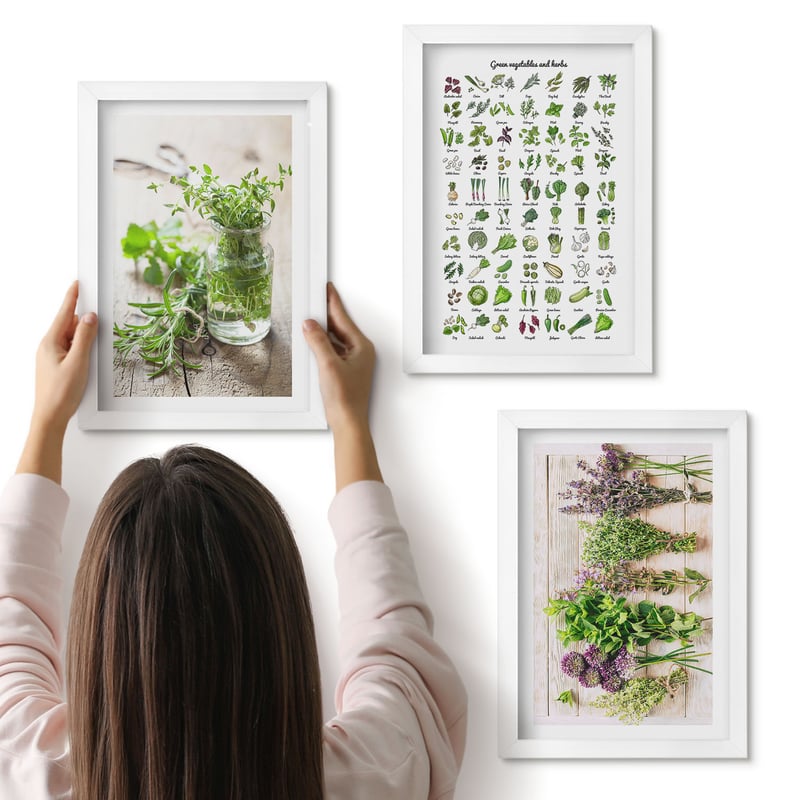 Galeria ścienna 3-częściowy komplet obrazów w białych ramach - Suszone rośliny do kuchni lista ziół - ArtPrintCave
