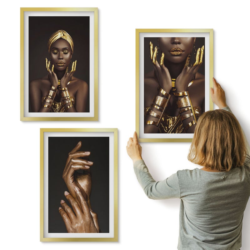 Galeria ścienna 3-częściowy komplet obrazów w złotych ramach - Eleganckie portrety afrykańskiej kobiety - ArtPrintCave