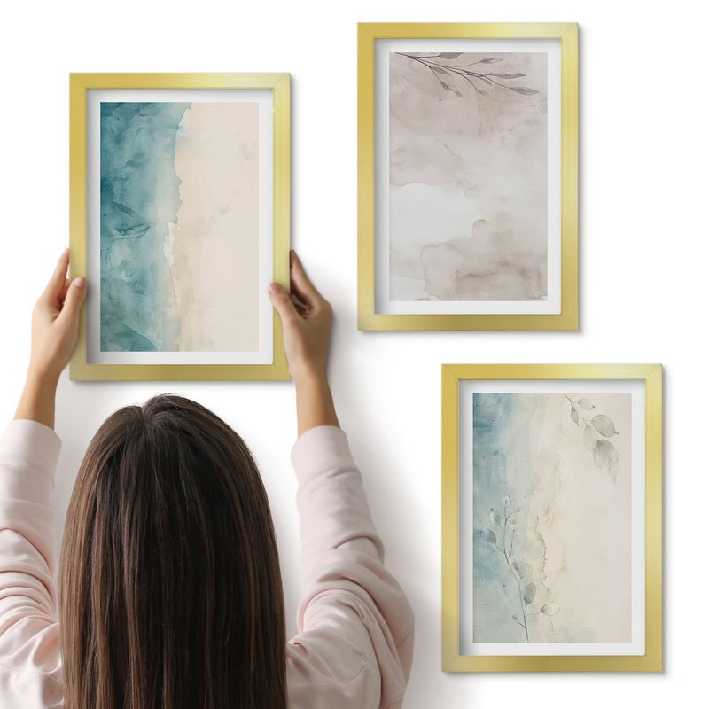 Galeria ścienna 3-częściowy komplet obrazów w złotych ramach - Subtelne akwarelowe tekstura malarska - ArtPrintCave