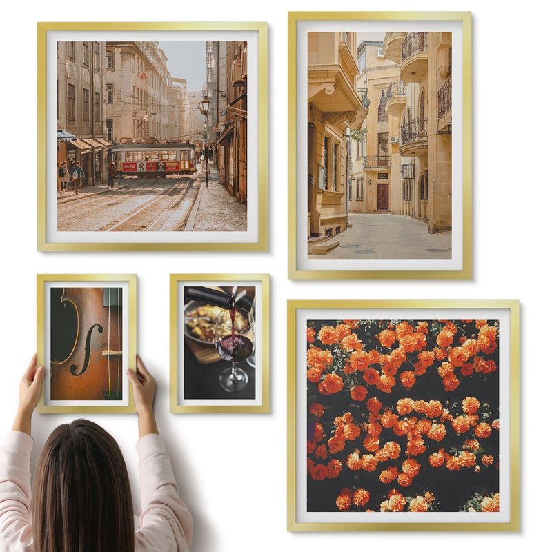 Galeria ścienna 5-częściowy komplet obrazów w złotych ramach - Urokliwe uliczki i smakowite chwile w mieście - ArtPrintCave