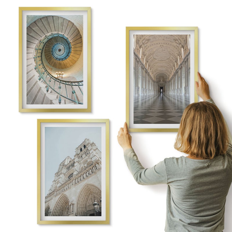 Galeria ścienna 3-częściowy komplet obrazów w złotych ramach - Schody spiralne katedry widok na fasadę budynku korytarz z kafelkami - ArtPrintCave
