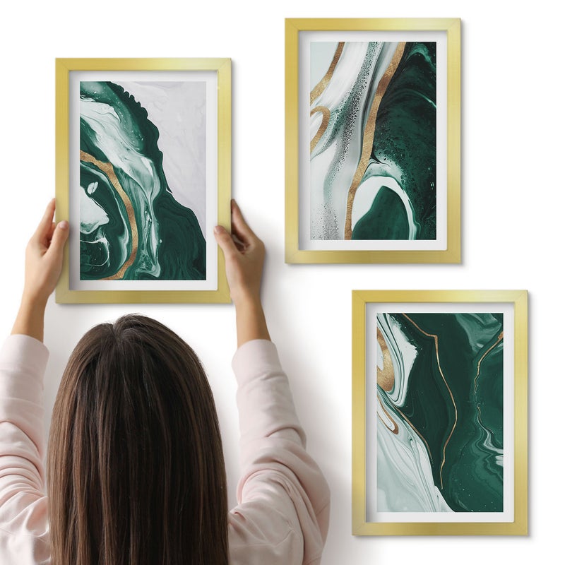 Galeria ścienna 3-częściowy komplet obrazów w złotych ramach - Abstrakcyjne wzorów farb w zieleni i bieli - ArtPrintCave