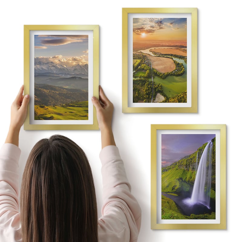 Galeria ścienna 3-częściowy komplet obrazów w złotych ramach - Widoki górskie rzeki i wodospadu w naturze - ArtPrintCave