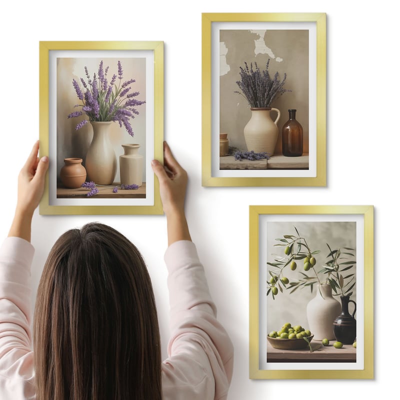 Galeria ścienna 3-częściowy komplet obrazów w złotych ramach - Kwiaty w wazonach oliwki i naturalne dekoracje - ArtPrintCave