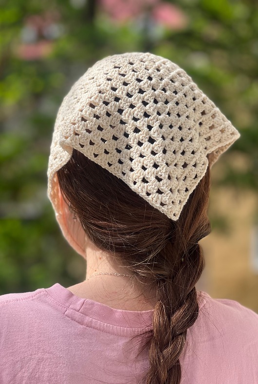 Letnia chusta na głowę bandana kremowa