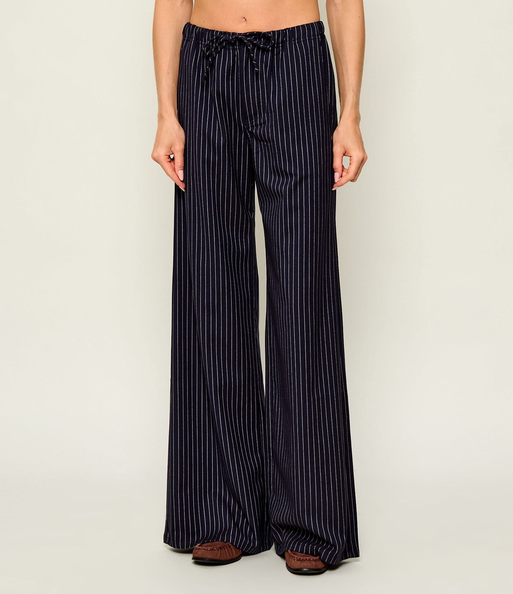 Guess Jeans Spodnie Relaxed fit