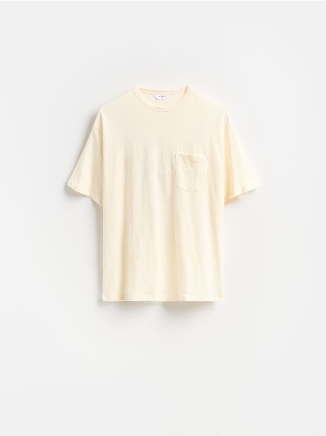 Reserved - T-shirt boxy z kieszonką - złamana biel