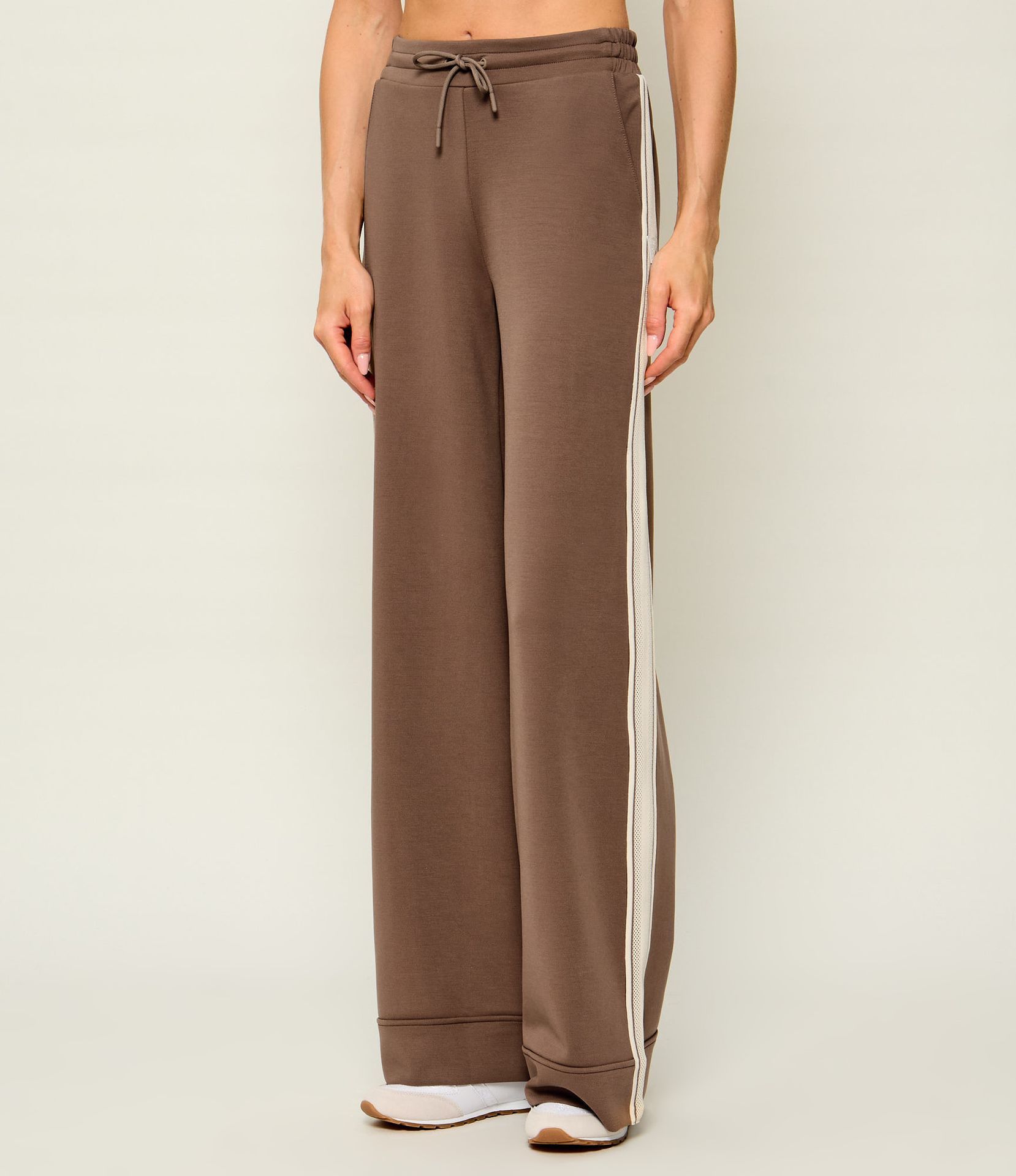 GUESS ACTIVE Spodnie dresowe Merope Relaxed fit