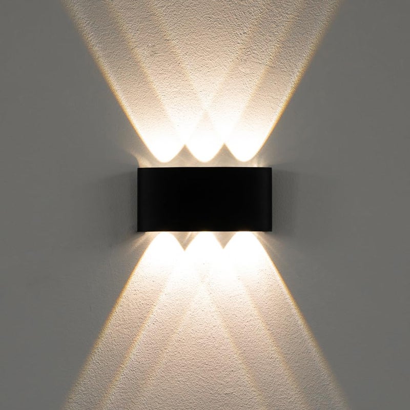 Dekoracyjna, wodoodporna lampa ścienna z czarnego aluminium do użytku wewnątrz i na zewnątrz, ciepłe białe światło 6W.