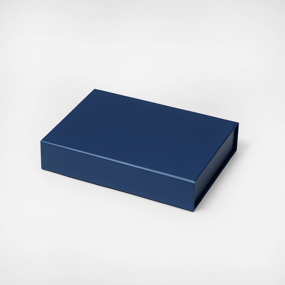 Płaskie pudełko magnetyczne granatowe 12x9x2,5 cm na prezent