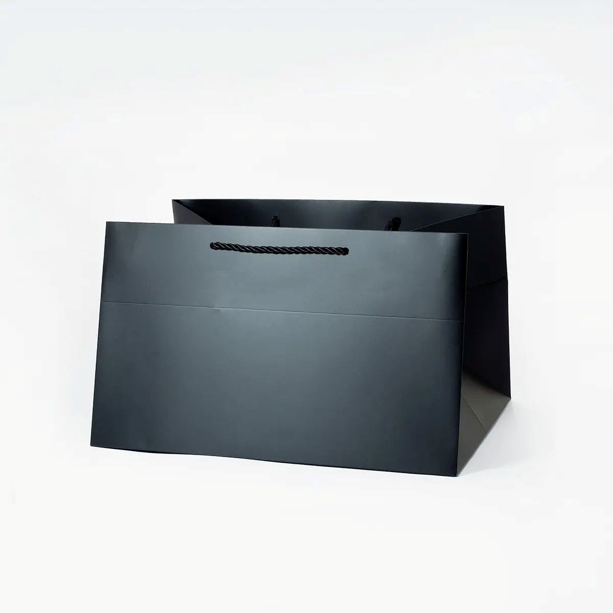 Czarna torba papierowa laminowana matowa 355x275x215 mm prezentowa