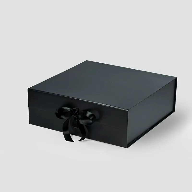 Pudełko Magnetyczne Czarne A4 Z Wstążką 330x330x115mm(zew) Ozdobne