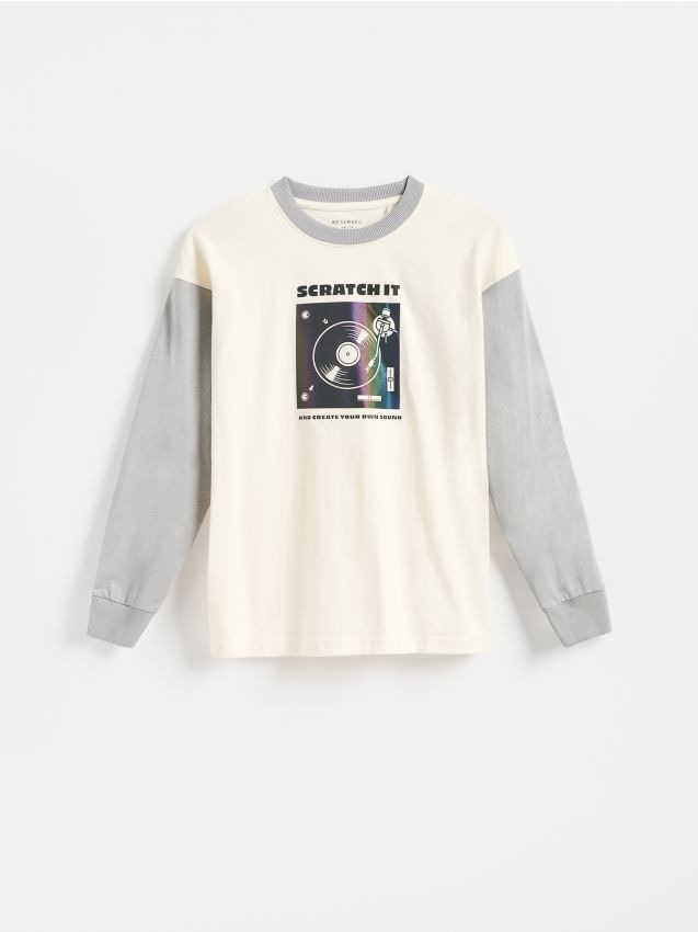 Reserved - Longsleeve z nadrukiem - złamana biel