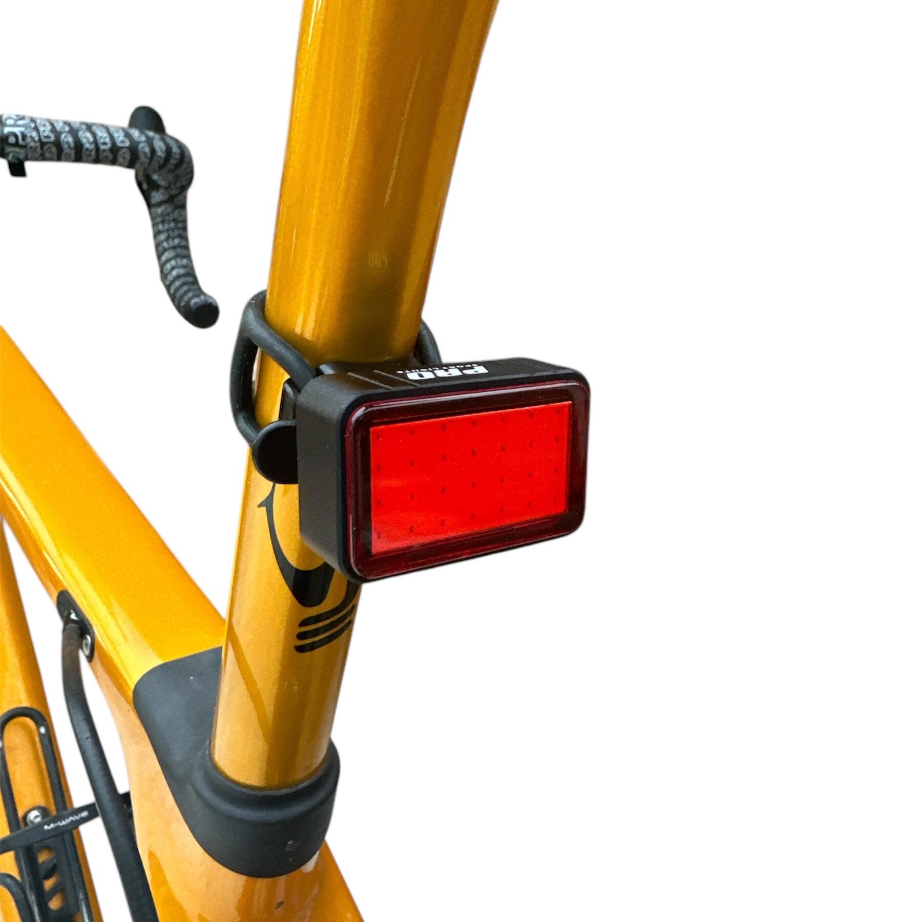 Tylne światło LED USB z czujnikiem hamowania - 125 lumenów
