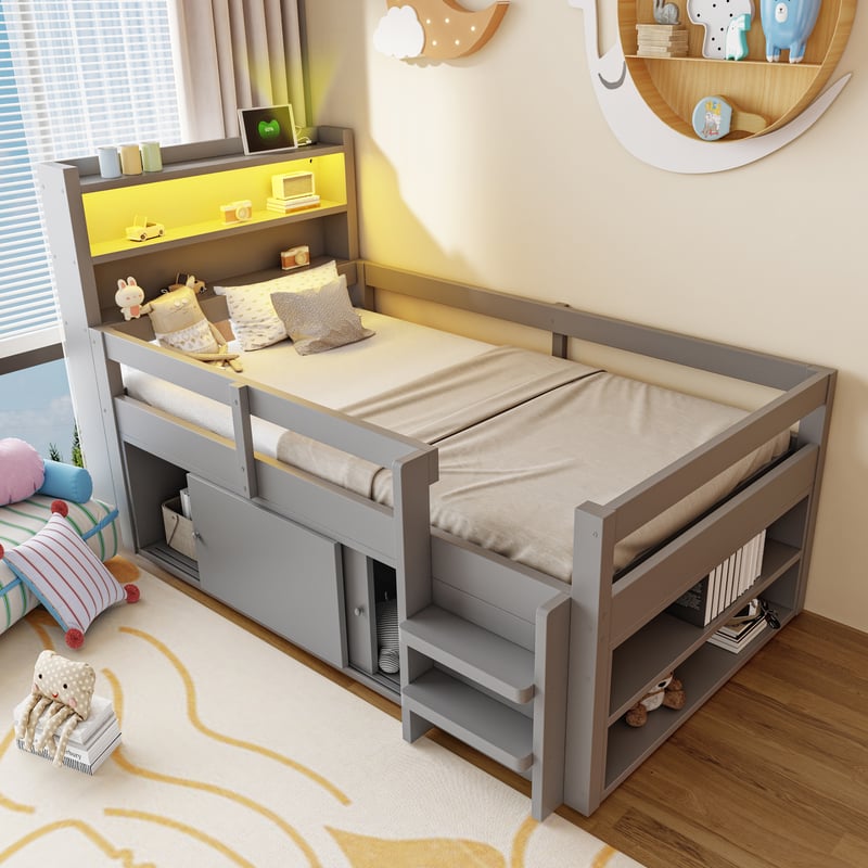 Łóżko drewniane 90 x 200 cm, Z półkami, schowkami i szafkami z przesuwanymi drzwiami, wyposażone w oświetlenie LED i porty ładowania USB