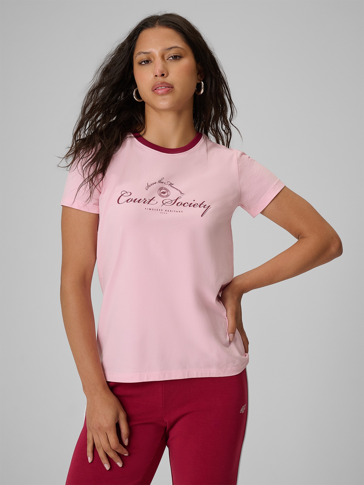 4F T-shirt regular z nadrukiem damski - różowy XS