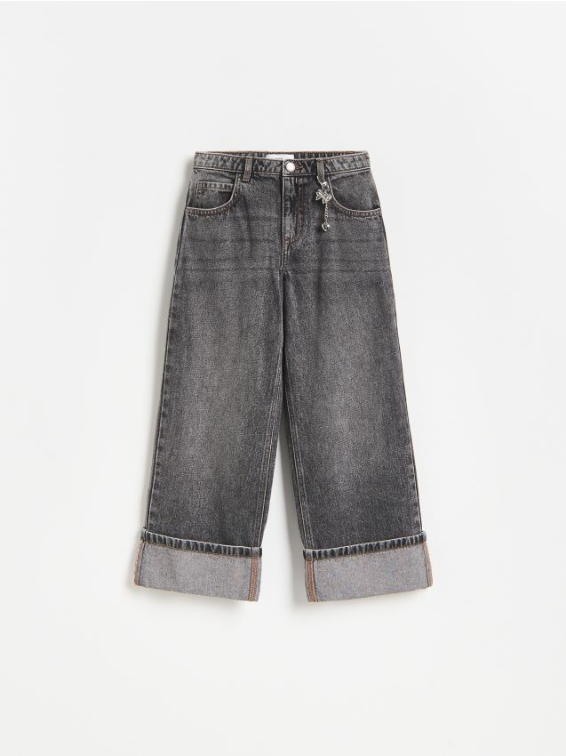 Reserved - Jeansy super wide leg z breloczkiem - czarny