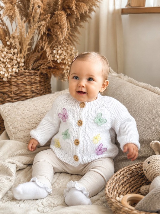 Dziewczęcy sweter w motyle
