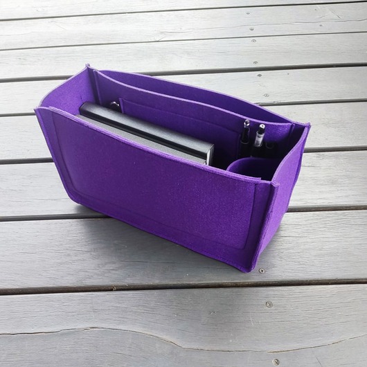 Organizer filcowy do torebki shopper i uchwytem na butelkę