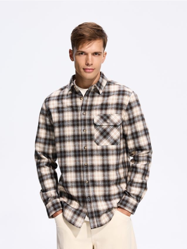 Reserved - Koszula regular fit w kratę - beżowy