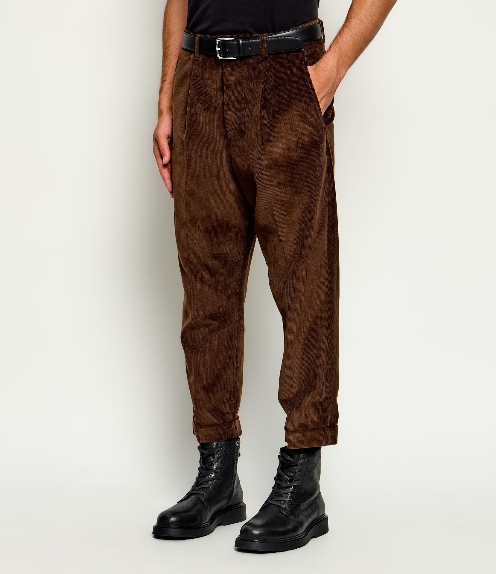 AMI Paris Spodnie carrot fit sztruks