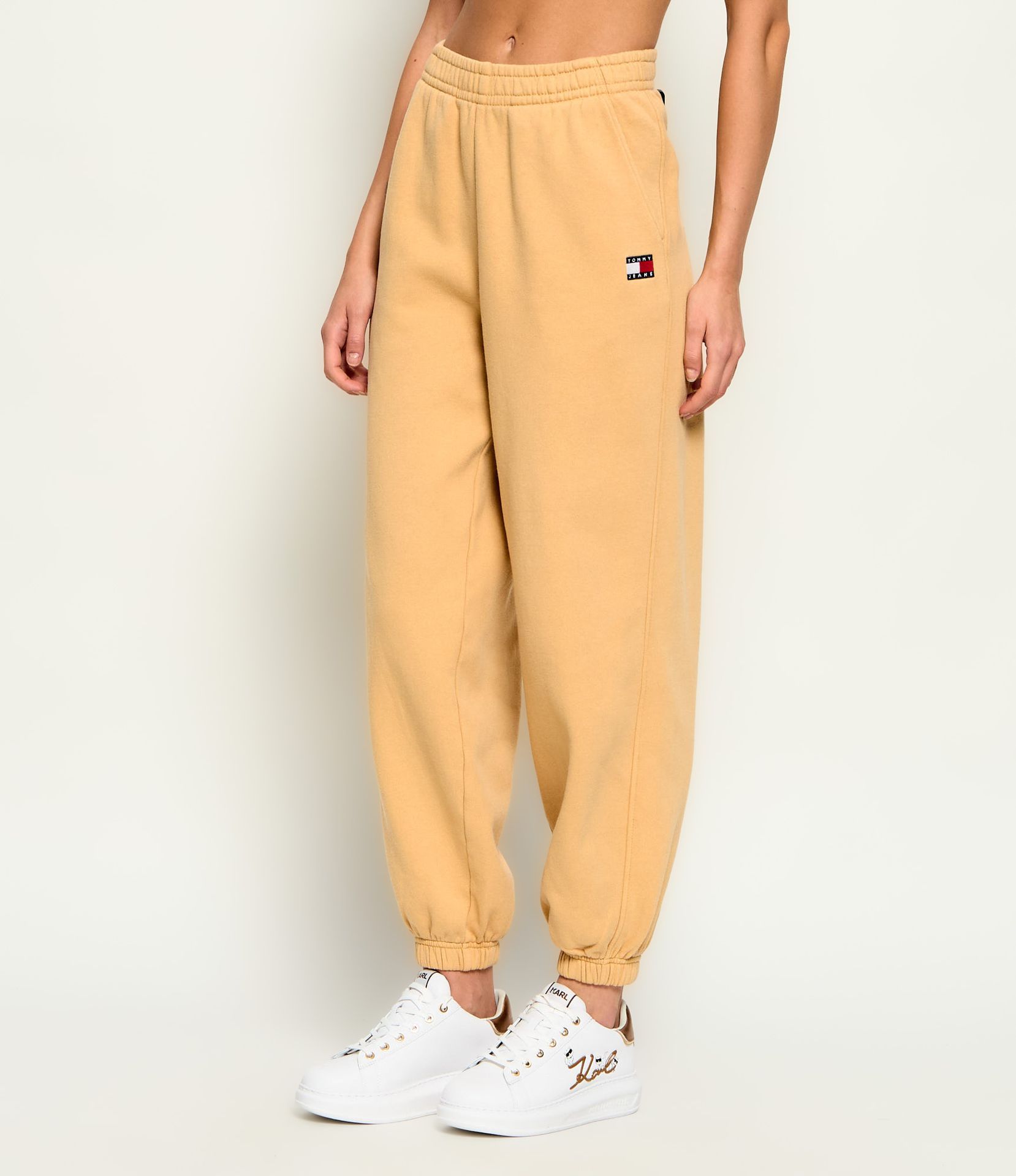 Tommy Jeans Spodnie dresowe Badge Regular Fit
