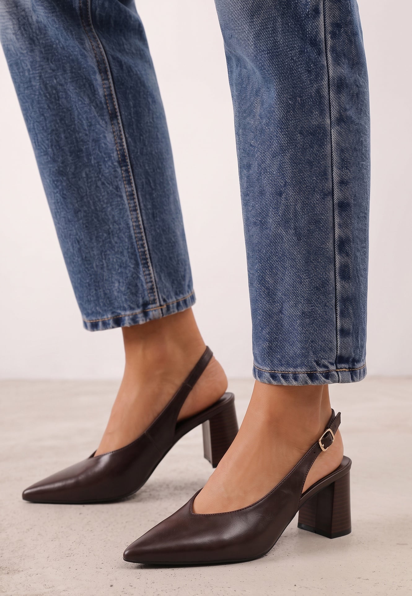Brązowe Klasyczne Czółenka Slingback na Słupku ze Szpiczastym Noskiem Dolmisa